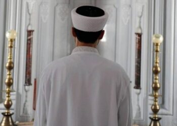 Parayla dua okutup "büyü bozan" İman App kaldırıldı