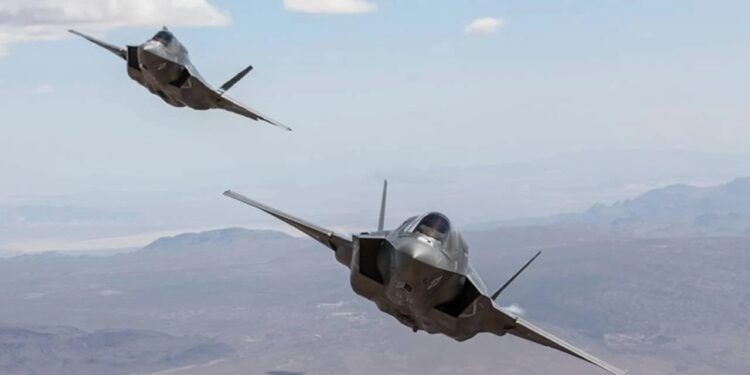 Polonya hava sahasını korumak için iki F-35 havalandı