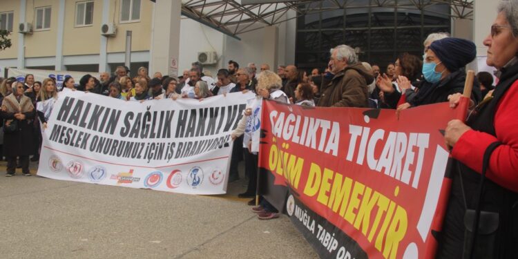 Sağlık çalışanları: Eziyet yönetmeliğini kabul etmiyoruz