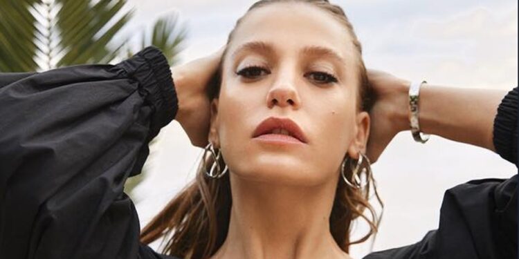 Serenay Sarıkaya ifadeye çağırıldı