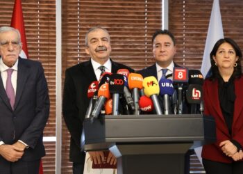 Sırrı Süreyya Önder: Yeni bir İmralı görüşmesinde Ahmet Türk de olacak    Ali Babacan: Erdoğan nerede durduğunu netleştirmeli