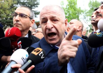 Siyasilerden Özdağ'ın gözaltına alınmasına tepki!