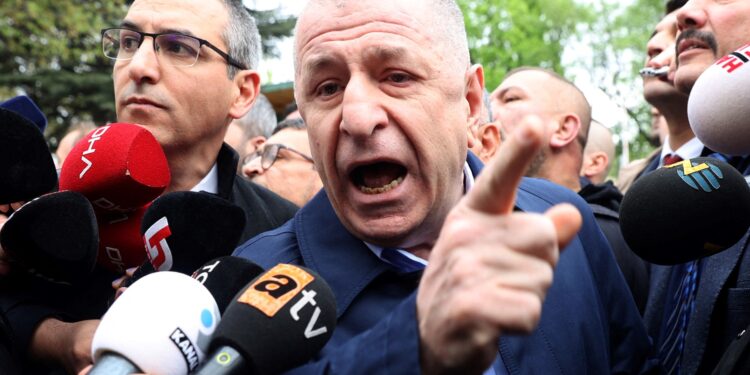Siyasilerden Özdağ'ın gözaltına alınmasına tepki!