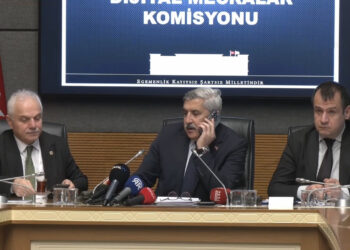 TBMM’de yine “açık mikrofon” kazası