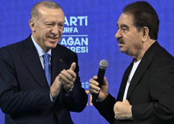 Tatlıses Cumhurbaşkanı Erdoğan'a Şarkı Söyledi