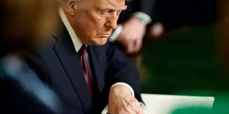 Trump, kongre baskınına karışan 1600 kişi için af çıkardı