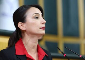 'Tülay Hatimoğulları taşıdığı beş kimlik nedeniyle hedefte'
