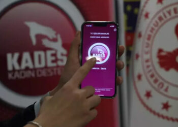 Türkiye’de kadınlar kendi güvende hissetmiyor: KADES’i 7 milyon 830 bin kadın indirdi
