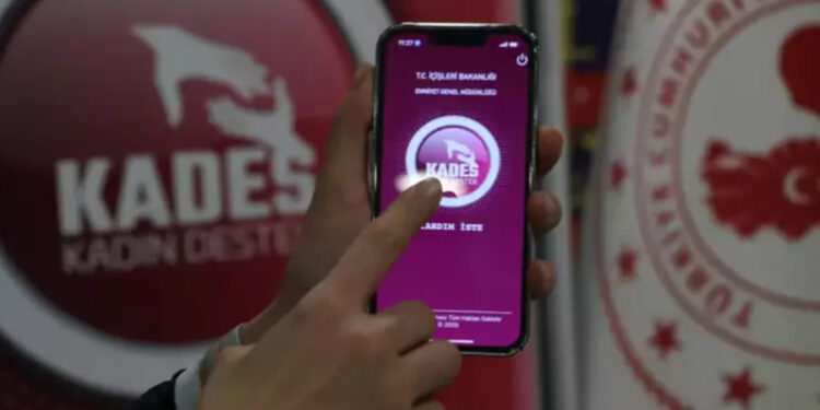 Türkiye’de kadınlar kendi güvende hissetmiyor: KADES’i 7 milyon 830 bin kadın indirdi