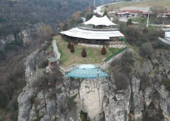 Türkiye'nin ilk cam seyir terasını geçen yıl tam 210 bin 562 kişi ziyaret etti