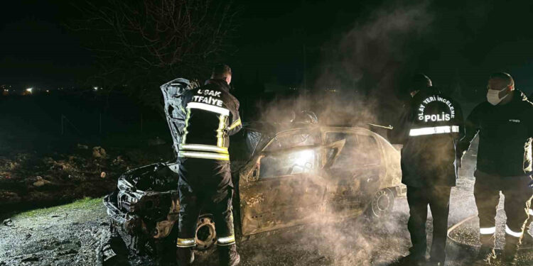 Yanan Otomobilin İçinde Ceset Bulundu