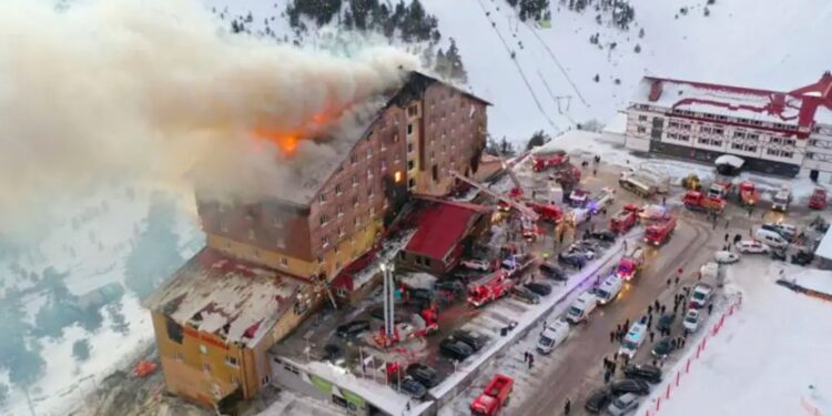 Yangın mutfaktan çıktı, ölümlerin çoğu karbonmonoksit zehirlenmesi kaynaklı