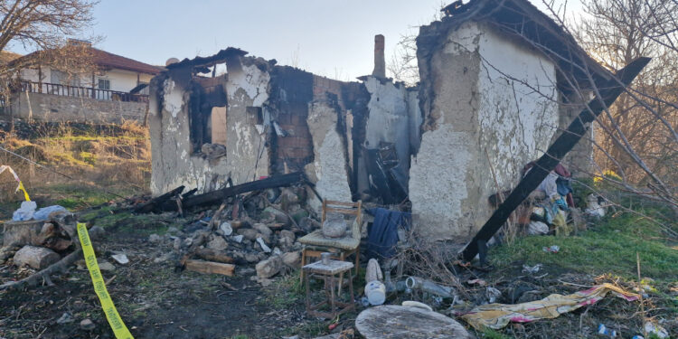Yaşlı Adamın Sır Ölümü: Evinde Yanmış Halde Bulundu