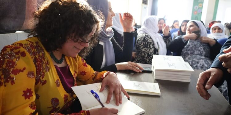 Yazar Leyla Saraç Cizîr'de okurlarıyla buluştu