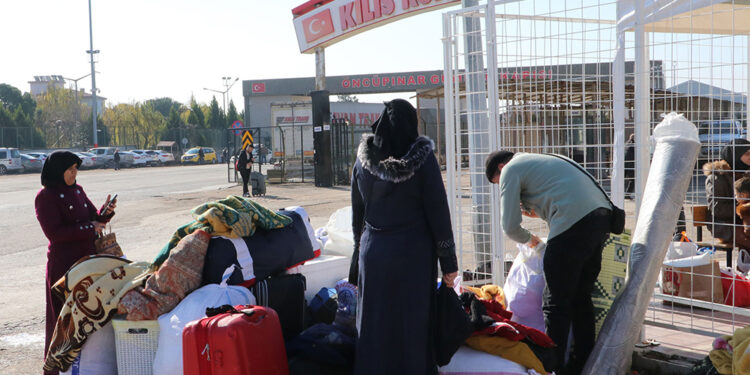 Yerlikaya açıkladı; 9 Aralık’tan bu yana 81  bin Suriyeli ülkesine döndü