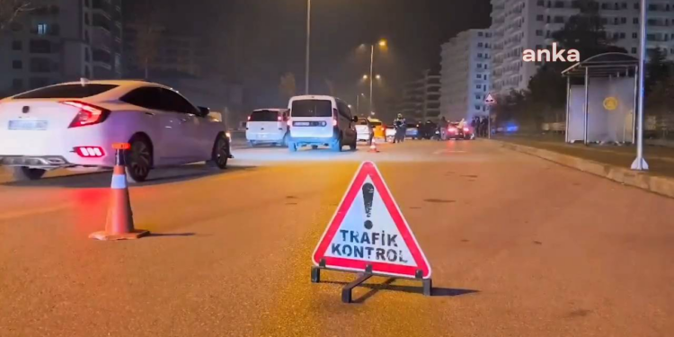 Yılbaşı tedbirleri kapsamında alkollü araç kullandığı tespit edilen binlerce sürücüye işlem yapıldı