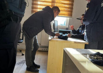 Yönetmen Kazım Öz serbest bırakıldı: “Kelepçelenmesi gereken kişi, ben değil otel katliamının sorumluları”