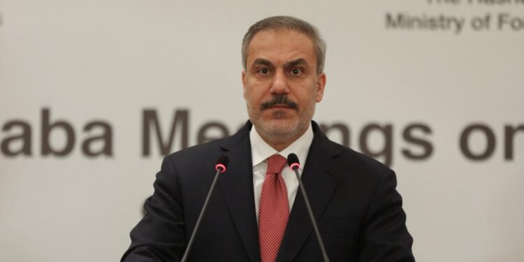 Hakan Fidan’dan Suriye mesajları: “YPG ortadan kalkmazsa gereği askeri harekattır; IŞİD hapishanelerini Türkiye olarak kontrole hazırız”