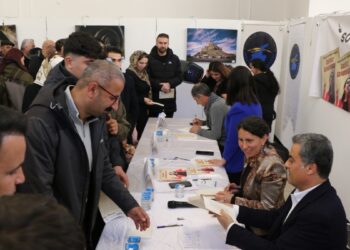 ‘Sınırsız Savunmalar’ kitabı için imza etkinliği