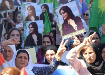 İran’da 2 gazeteci ‘af’ listesine eklendi