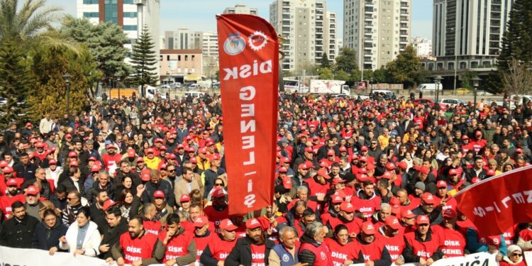Seyhan Belediyesi işçilerinden ‘iş yavaşlatma’ eylemi