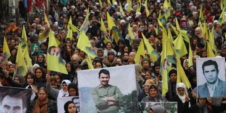 Binler alanlarda uluslararası komployu kınadı