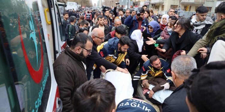 Miting sonrası gazeteci ve halka saldırı
