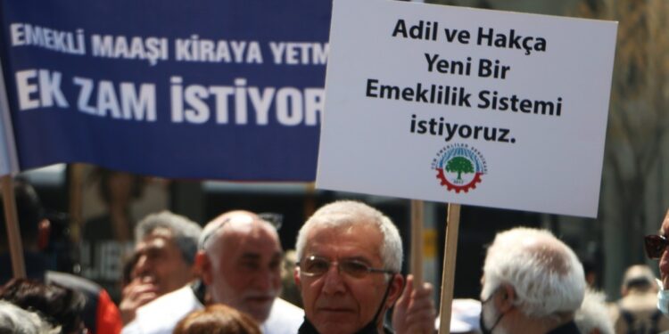 Emekliler: Savaşın kaybedeni bizler olduk