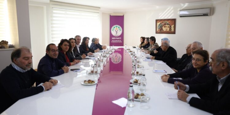 Barış İçin Toplumsal Girişimi’nden DEM Partiye ziyaret
