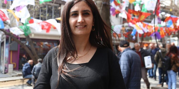 Dêrsim Belediye Eşbaşkanı Birsen Orhan’a ceza