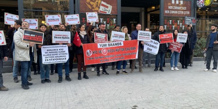 KFC ve Pizza Hut işçileri: Haklarımızı istiyoruz