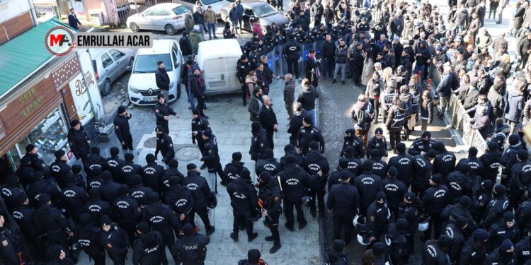 Düşük ücretlere karşı iş bırakan işçiler: Kölelik sistemini kabul etmiyoruz