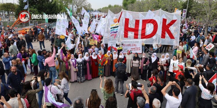 Tutuklama gerekçesi: Sosyalistleri bir araya getirmek