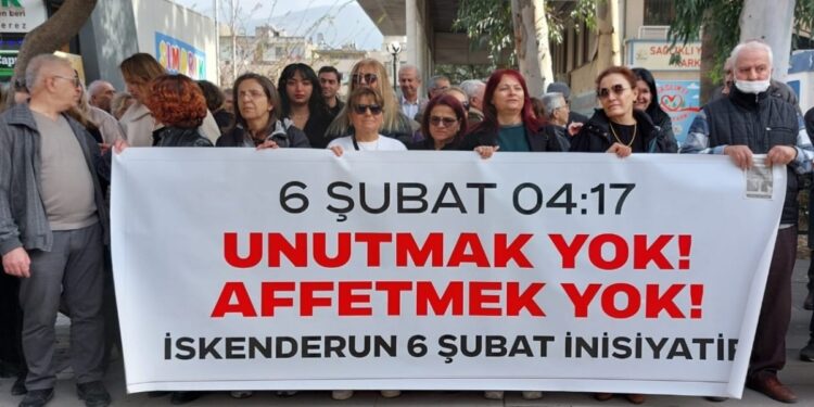 Depremde yaşamını yitirenler anıldı