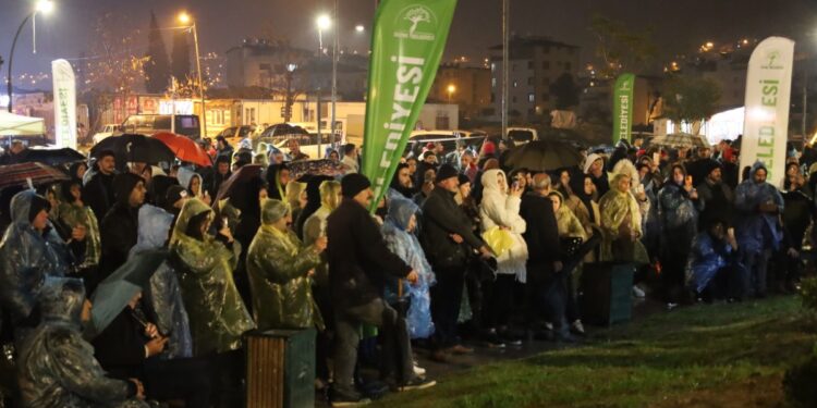Defne’de anma: Sorumlular yargılanmalı, konutlar teslim edilmeli