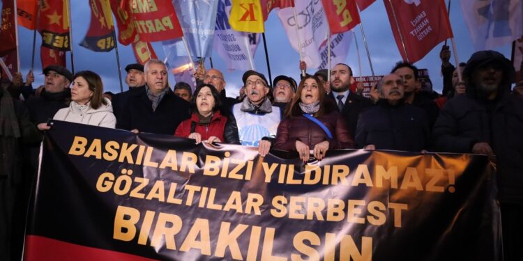 İstanbul’da iktidara seslendiler: Siz suçlusunuz, mücadelemiz galip gelecek