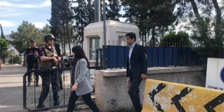 Avukatlar İmralı’ya gitmek için başvurdu