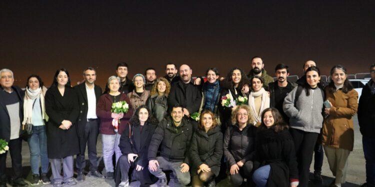 Tahliye edilen gazeteciler: Özgür Basın susturulamaz