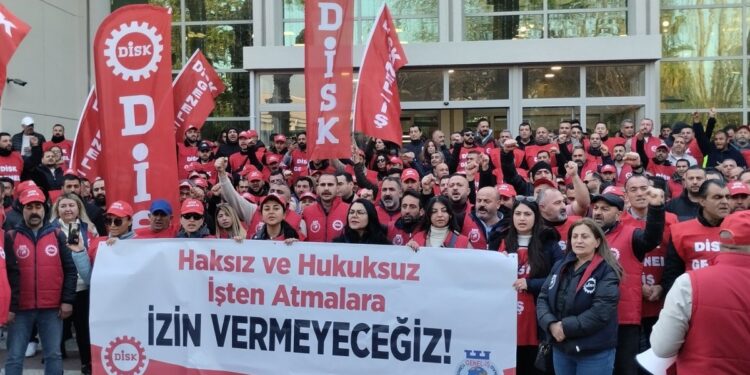 İzmir’de belediye işçileri eyleme başladı