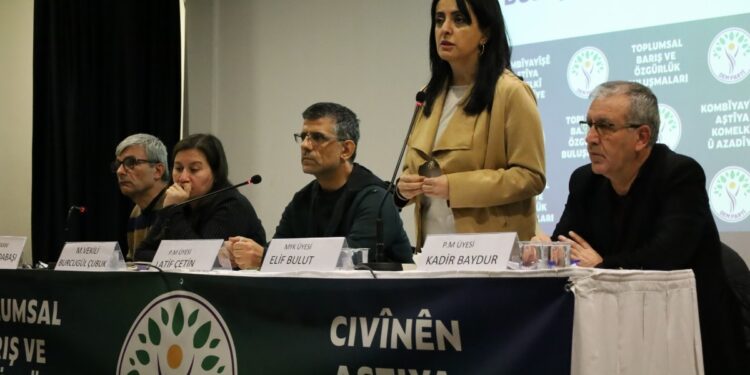 İzmir’de halk buluşması: Tecrit ortadan kalkmalı