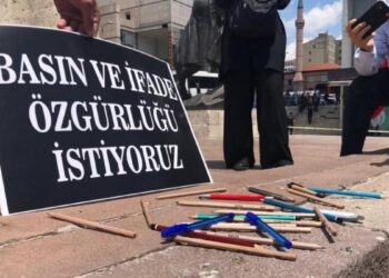 ‘AKP 1980 darbesi pratiklerini uyguluyor’