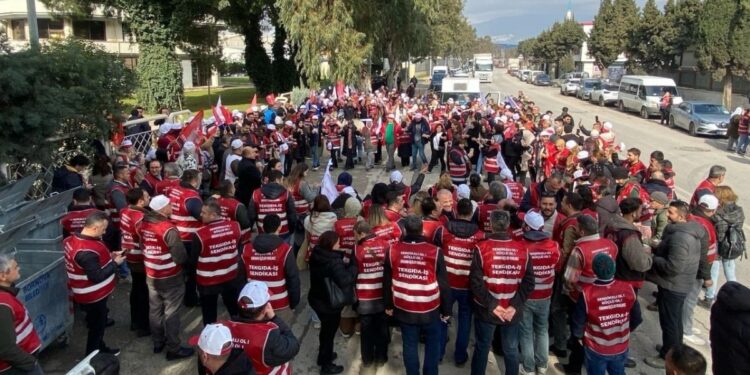 Sünel Tütün işçileri grevde