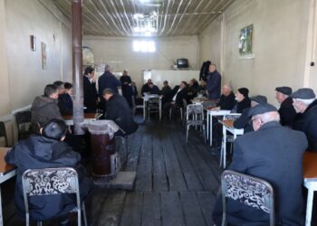 Qaxizman’da esnaf ziyareti: Halk belediyesine sahip çıkacak