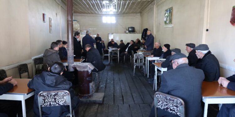 Qaxizman’da esnaf ziyareti: Halk belediyesine sahip çıkacak