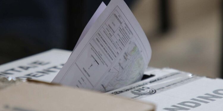 Ekvador’da devlet başkanlığı seçimi ikinci tura kaldı