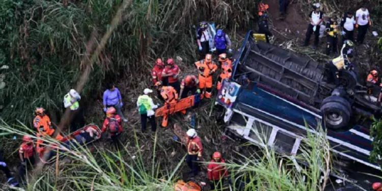 Guatemala’da otobüs köprüden düştü: 51 kişi hayatını kaybetti