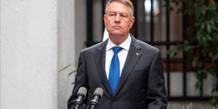 Romanya Cumhurbaşkanı Iohannis istifa etti