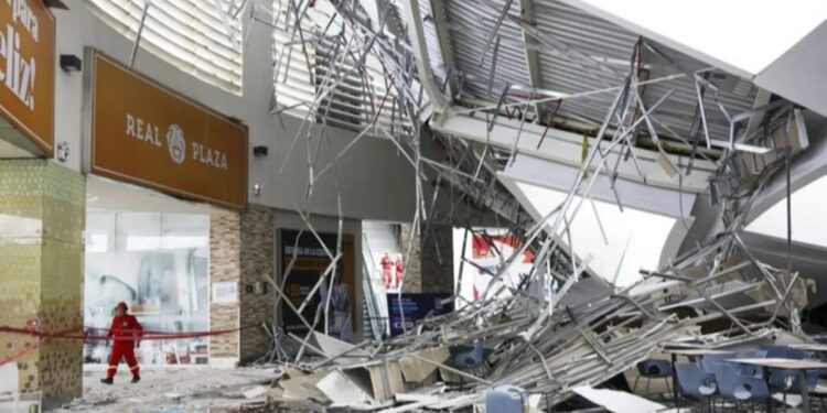 Peru’da alışveriş merkezi çöktü: 8 ölü, 80 yaralı