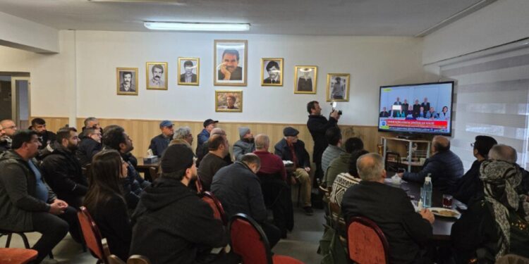 Avrupa’da yaşayan Kürdistanlılar tarihi çağrıyı kitlesel izledi