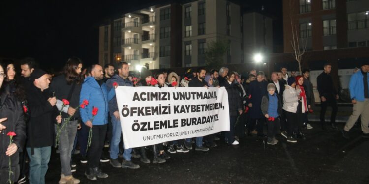 Bin 400 kişinin hayatını kaybettiği yerde anma